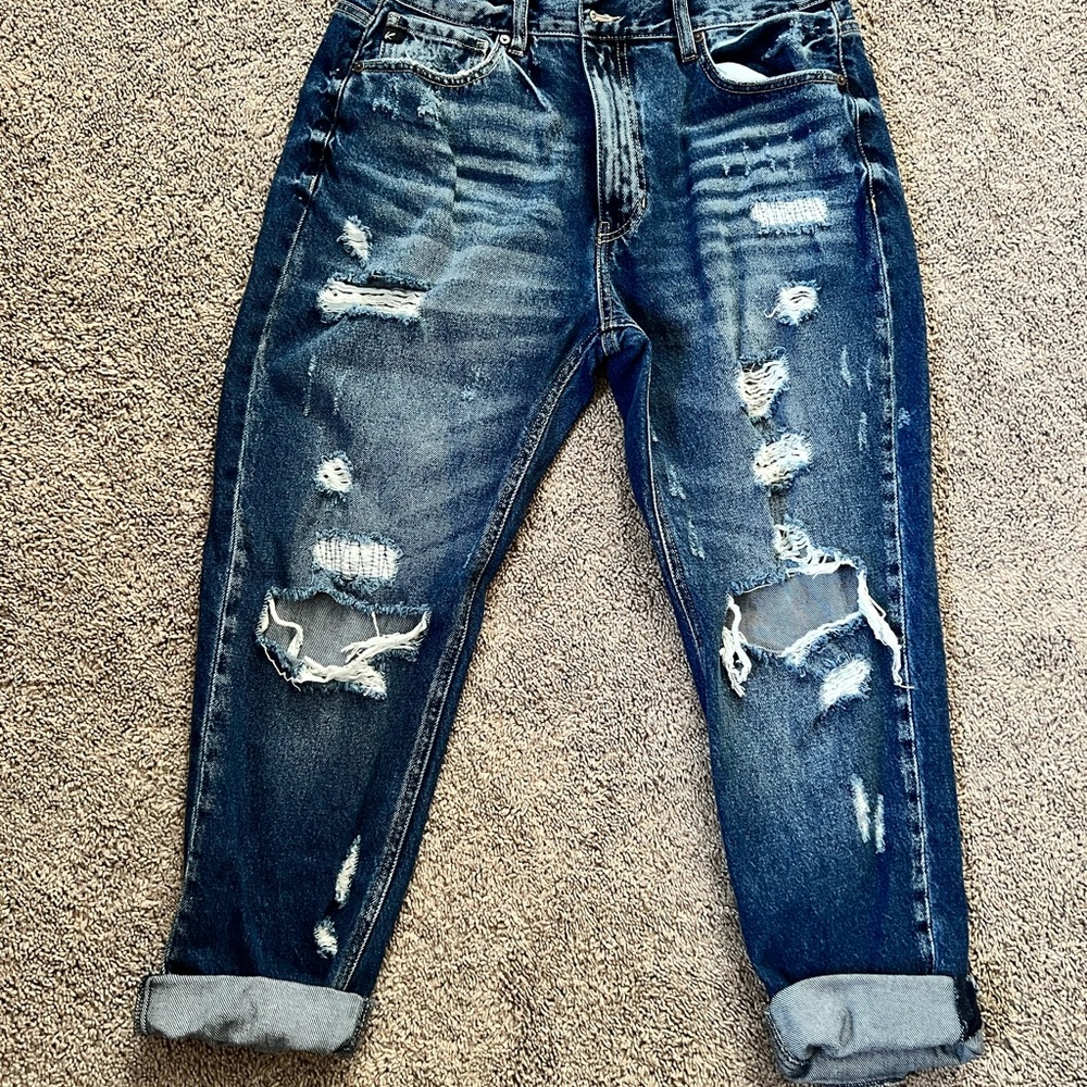 Kancan women’s cropped mom jeans